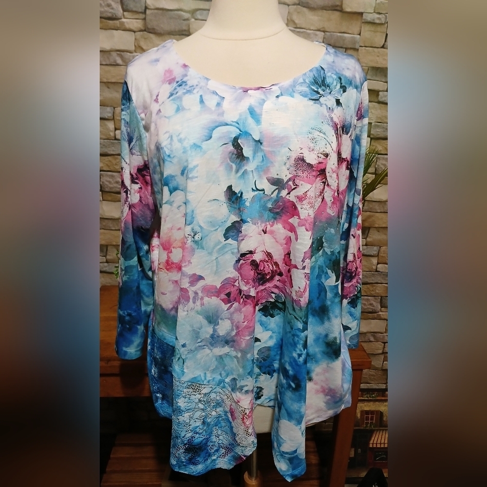 XL Floral Sequined Sublimation Blouse Hankerchief‎ Hem Flowy Vibrant